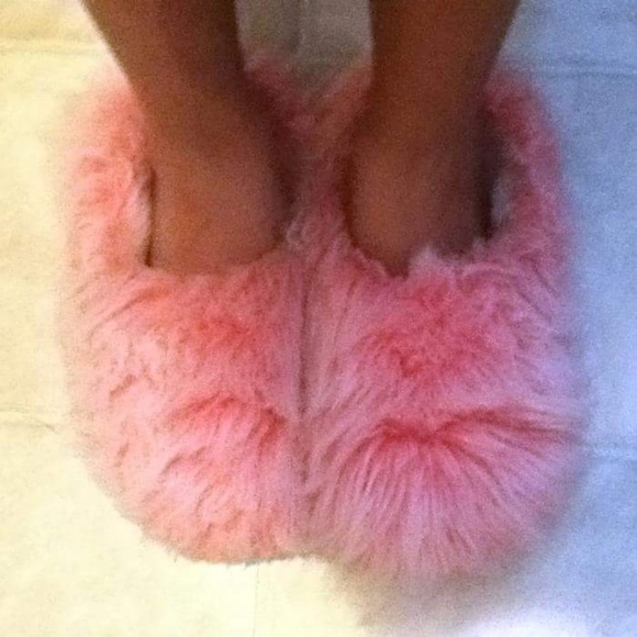 Fuzzy slippers - Picture 4 of 4